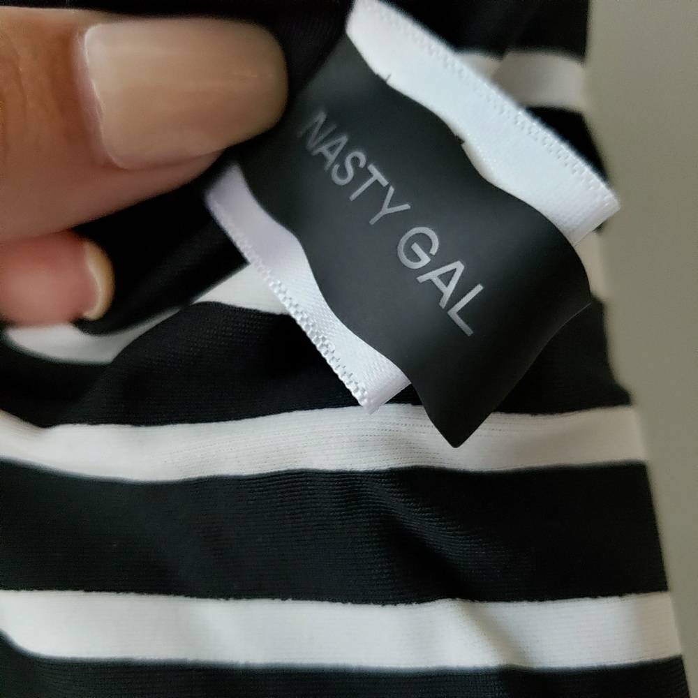 NASTY GAL Strip One Piece Swimsuit - Picture 4 of 8
